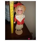 390DRGM? PORCELAIN DOLL / 14"