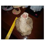 PORCELAIN BABY IN BASKET  / 390 10-0M