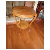 TIGER OAK TABLE / 29" T X 24" ACROSS