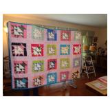 HAND SEWN / FLOWER BASKET QUILT