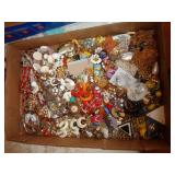 LOT OF COSTUME JEWELRY / LR
