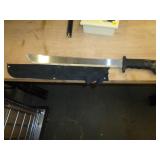 MACHETTE WITH SAW BLADE TOP EDGE