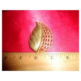 BROOCH