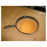 CAST IRON SKILLET 10"