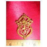 COAT OF ARMS BROOCH / SOME JEWELS MISSING