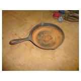 CAST IRON SKILLET 8"