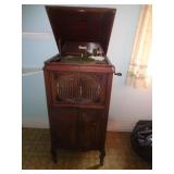 BRUNSWICK VICTROLA 48' TALL / UPSTAIRS BRUNSWICK VICTROLA 48' TALL / UPSTAIRS