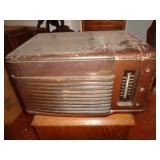 PHILCO RECORD PLAYER & RADIO / UPSTAIRS PHILCO RECORD PLAYER & RADIO / UPSTAIRS
