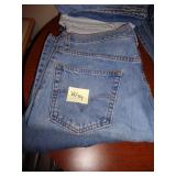 STACK OF 2 LEVIS JEANS 33/34 / CR STACK OF 2 LEVIS JEANS 33/34 / CR