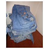 STACK OF 10 LEVIS JEANS / CR STACK OF 10 LEVIS JEANS / CR