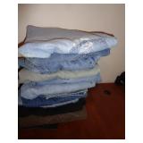 STACK OF 9 LEVIS JEANS VARIOUS SIZES / CR STACK OF 9 LEVIS JEANS VARIOUS SIZES / CR