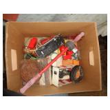 BOX OF VINTAGE TOYS / BSMT BOX OF VINTAGE TOYS / BSMT