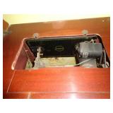 SEWMOR SEWING MACHINE & CABINET / BSMT SEWMOR SEWING MACHINE & CABINET / BSMT