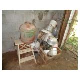 PILE OF GRANITE WARE & MISC / H2
