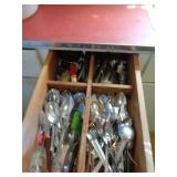 DRAWER OF KITCHEN FLATWARE / K