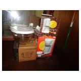 PAMPERED CHEF & COFFEE MAKER / WR
