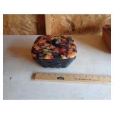 LONGABERGER BASKET WITH CLOTH COVERED LID LONGABERGER BASKET WITH CLOTH COVERED LID