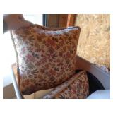 LONGABERGER TOTE FULL OF PILLOWS & LINENS LONGABERGER TOTE FULL OF PILLOWS & LINENS