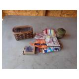 LONGABERGER MIXED LOT - U OF K TIE ONS & ETC LONGABERGER MIXED LOT - U OF K TIE ONS & ETC