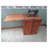 SEWING MACHINE & CABINET / ANTIQUE SEWING MACHINE & CABINET / ANTIQUE