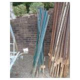 22 STEEL GREEN FENCE POSTS APPROX 3' TALL 22 STEEL GREEN FENCE POSTS APPROX 3' TALL