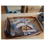 BOX LOT OF HOUSE NUMBERS / LSS