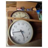 2 VINTAGE CLOCK 1 ELECTRIC 1 BATTERY /BT