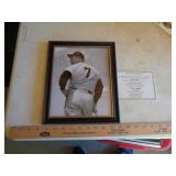 MICKEY MANTLE SIGNED PHOTO FRAMED / WITH CERT.