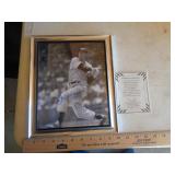JOE DIMAGGIO SIGNED PHOTO FRAMED / WITH CERT