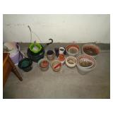 LOT OF FLOWER POTS / G LOT OF FLOWER POTS / G