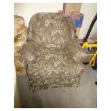 CLOTH WING CHAIR 40' T X 34' W CLOTH WING CHAIR 40' T X 34' W