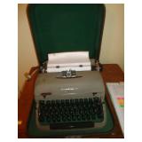 REMINGTON TYPEWRITER WITH CASE / SR REMINGTON TYPEWRITER WITH CASE / SR
