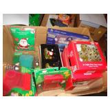 BOX LOT OF CHRISTMAS ITEMS