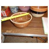 BROWN CROCK BOWL / DR