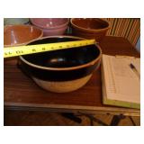 BLACK & WHITE CROCK BOWL / DR