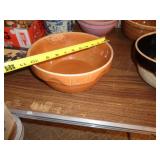 TAN CROCK BOWL / DR