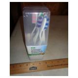 6 PACK OF TOOTHBRUSHES