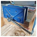 IRWIN 6 IN WOOD VISE