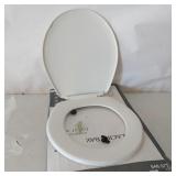 ROUND PLASTIC TOILET SEAT