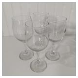 SET OF 4 WINE GLASSES