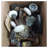 VINTAGE & ANTIQUE DOORKNOBS