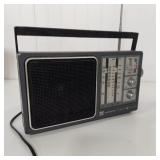 VINTAGE GE PORTABLE RADIO