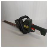 BLACK+DECKER HEDGE TRIMMER