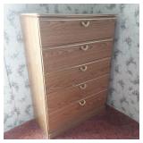 5 DRAWER DRESSER & CONTENTS