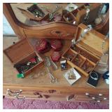 JEWELRY & JEWELRY BOXES
