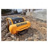 DEWALT 4.5 GAL AIR COMPRESSOR