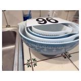 4 pyrex graduated bowls