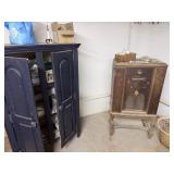 2 door painted cupboard & old radio