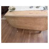 Drop leaf table