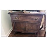Oak chest - quarter-sawn